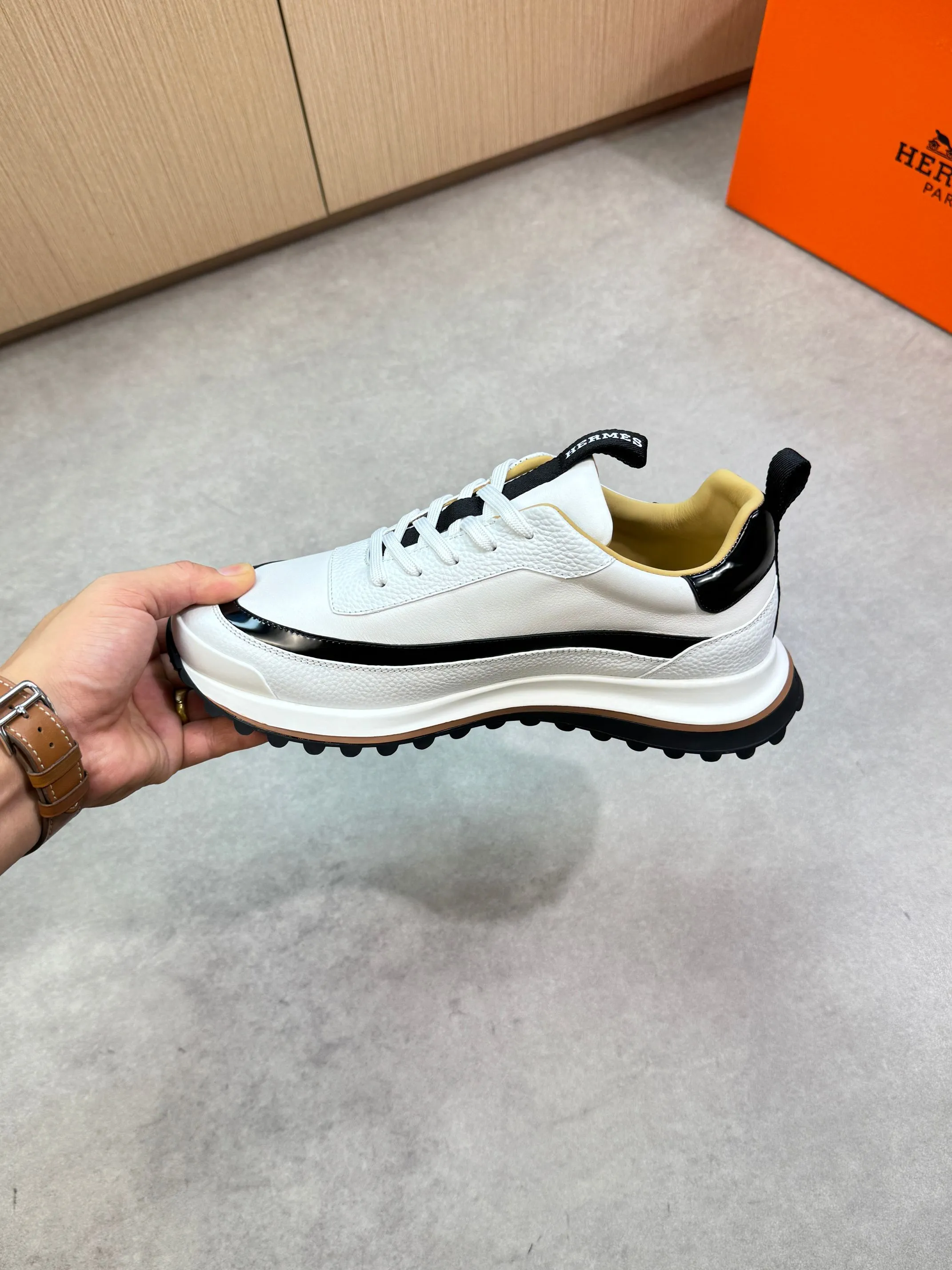Men's shoes 💰800 [HERMES] Hermès - High-end quality original order·Casual sports shoes - Upper: 🔝 pebbled calfskin, Nappa calfskin, shoe body sewn with contrasting edge color, tongue, heel, brand logo webbing - Inner: water-dyed cowhide - Outsole: ultra-light T men's shoes 💰R·Rubber; two-color molded outsole -Ultra-high quality control·Fine workmanship: highlighted (high-end·nobility·grade) -Size: 39-44 (38, 45, can be customized)·H0118
